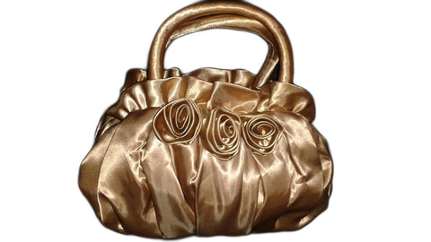 Handbag with flower details. Bolsa con detalles de flores
