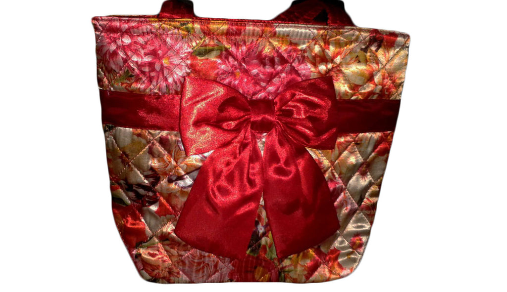 Cute red handbag.  Linda bolsa color rojo.