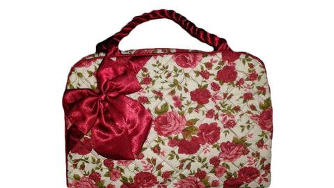 Handbag with flower details.    Bolsa con flores como detalles