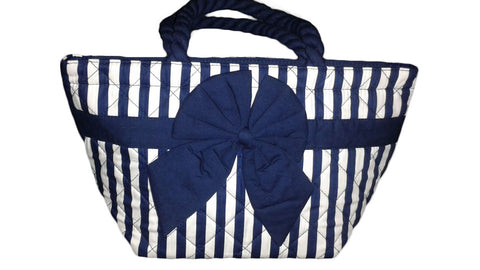Beautiful handbag with bow detail. Hermosa bolsa con lazo.