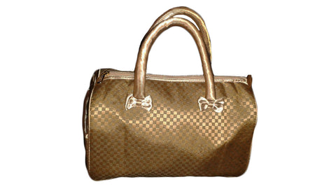 Cute golden color handbag.   Linda bolsa de color dorado.