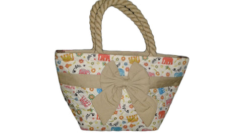 Cute beige handbag. Linda bolsa de color beige